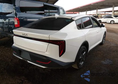 2025 Kia K4 Lxs z USA, uszkodzony, nr VIN 3KPFT4DE0SE165667